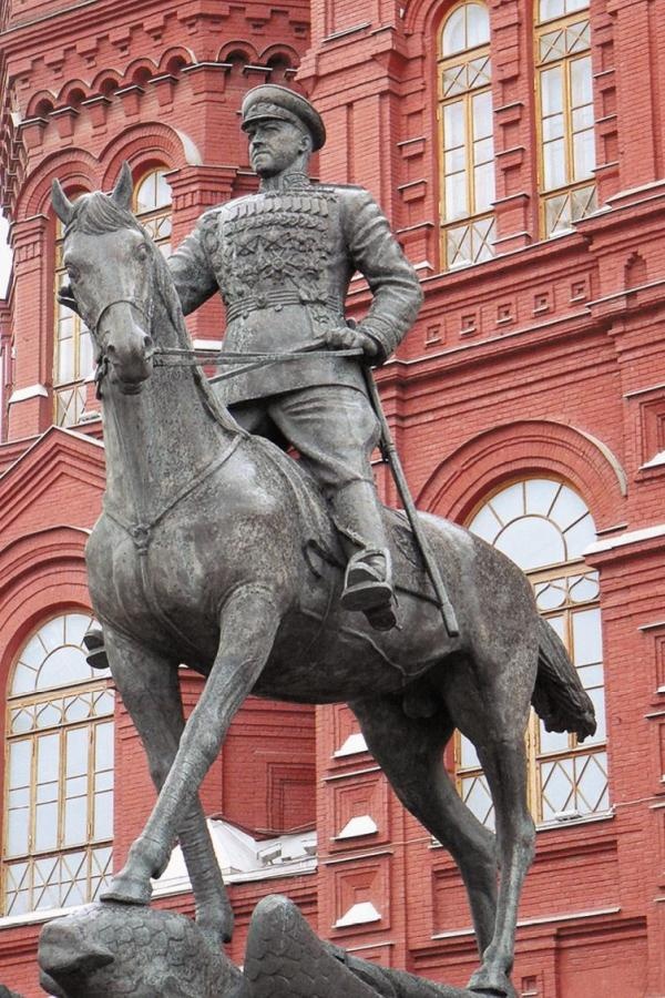 Иллюстрация к книге — Медаль «За оборону Москвы» [i_025.jpg]