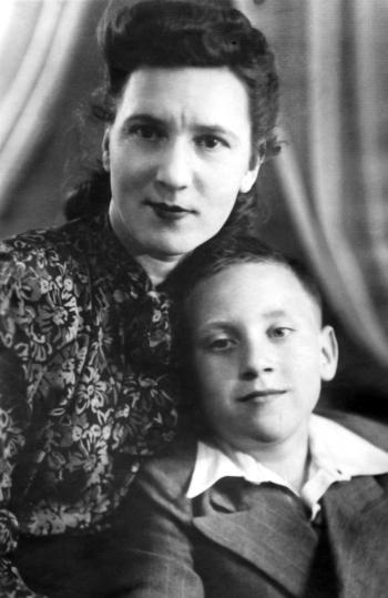 Иллюстрация к книге — «Всё не так, ребята…» Владимир Высоцкий в воспоминаниях друзей и коллег [i_004.jpg]