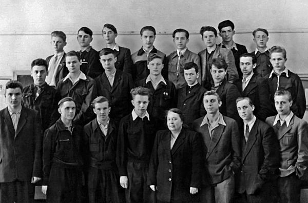 Иллюстрация к книге — «Всё не так, ребята…» Владимир Высоцкий в воспоминаниях друзей и коллег [i_007.jpg]