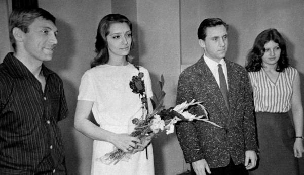 Иллюстрация к книге — «Всё не так, ребята…» Владимир Высоцкий в воспоминаниях друзей и коллег [i_016.jpg]