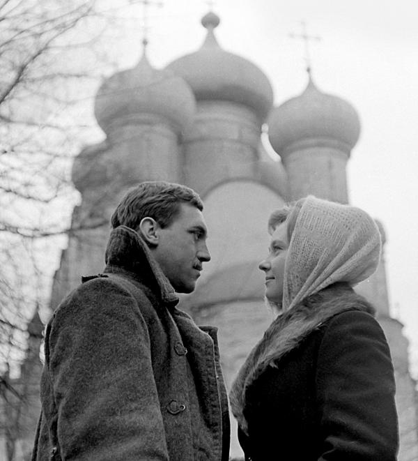 Иллюстрация к книге — «Всё не так, ребята…» Владимир Высоцкий в воспоминаниях друзей и коллег [i_026.jpg]