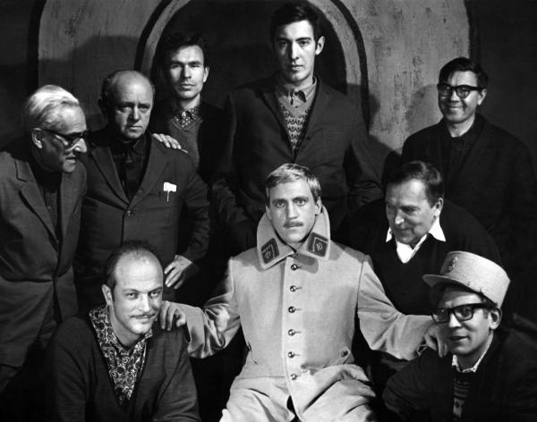 Иллюстрация к книге — «Всё не так, ребята…» Владимир Высоцкий в воспоминаниях друзей и коллег [i_027.jpg]