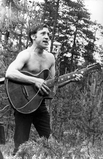 Иллюстрация к книге — «Всё не так, ребята…» Владимир Высоцкий в воспоминаниях друзей и коллег [i_029.jpg]