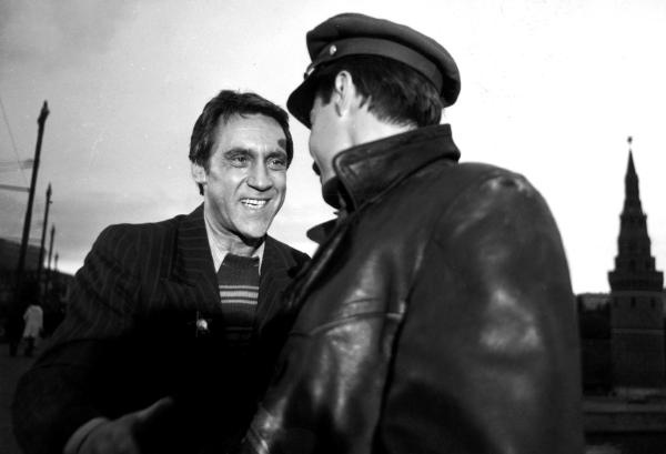 Иллюстрация к книге — «Всё не так, ребята…» Владимир Высоцкий в воспоминаниях друзей и коллег [i_039.jpg]