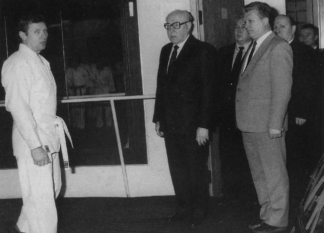 Иллюстрация к книге — Шпионский пасьянс [i_021.jpg]