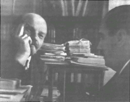 Иллюстрация к книге — Витрины великого эксперимента. Культурная дипломатия Советского Союза и его западные гости. 1921-1941 годы [i_013.jpg]