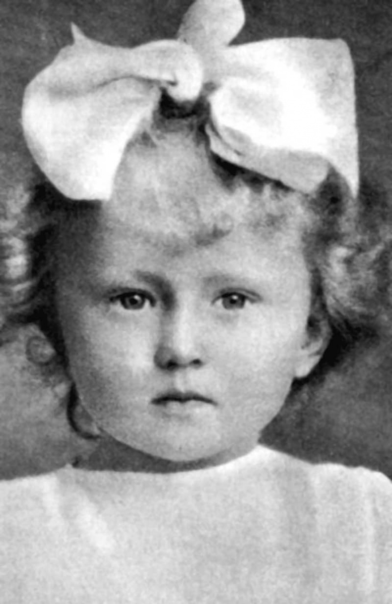 Иллюстрация к книге — Галина Уланова. Одинокая богиня балета [i_005.jpg]