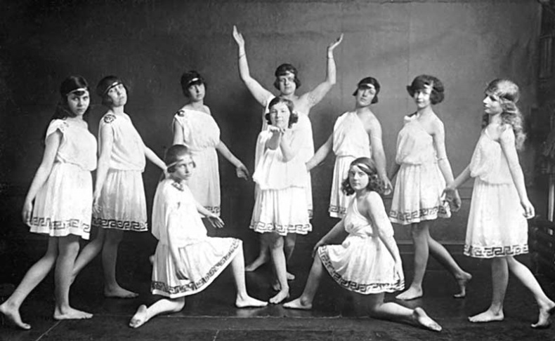 Иллюстрация к книге — Галина Уланова. Одинокая богиня балета [i_012.jpg]