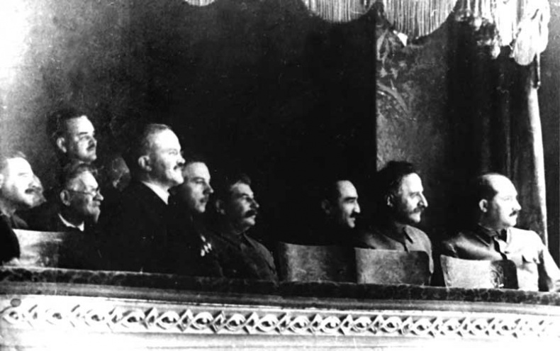 Иллюстрация к книге — Галина Уланова. Одинокая богиня балета [i_029.jpg]