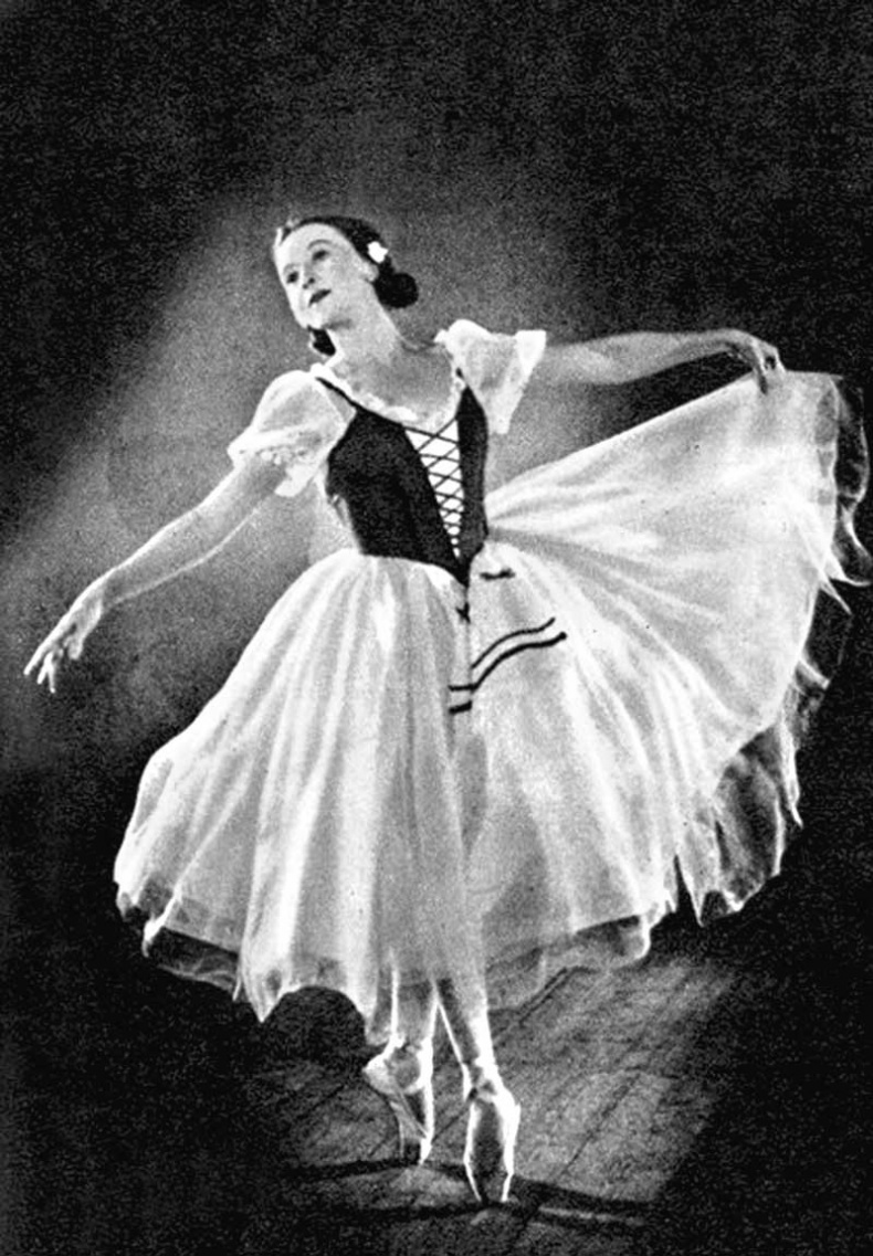 Иллюстрация к книге — Галина Уланова. Одинокая богиня балета [i_040.jpg]