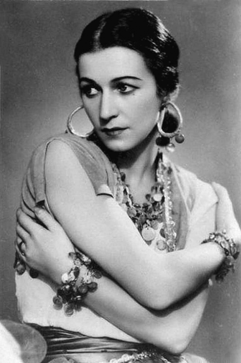 Иллюстрация к книге — Галина Уланова. Одинокая богиня балета [i_041.jpg]