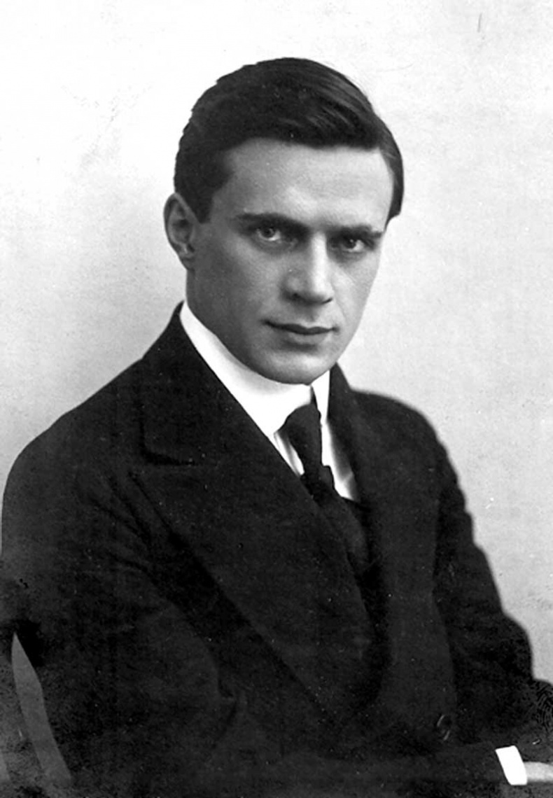 Иллюстрация к книге — Галина Уланова. Одинокая богиня балета [i_047.jpg]