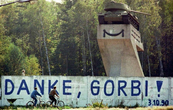 Иллюстрация к книге — Генеральный секретарь ЦК КПСС, первый президент СССР Михаил Сергеевич Горбачёв [i_018.jpg]