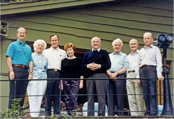 Иллюстрация к книге — Генеральный секретарь ЦК КПСС, первый президент СССР Михаил Сергеевич Горбачёв [i_020.jpg]