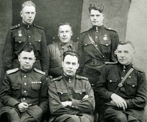 Иллюстрация к книге — Генеральный секретарь ЦК КПСС Леонид Ильич Брежнев [i_006.jpg]