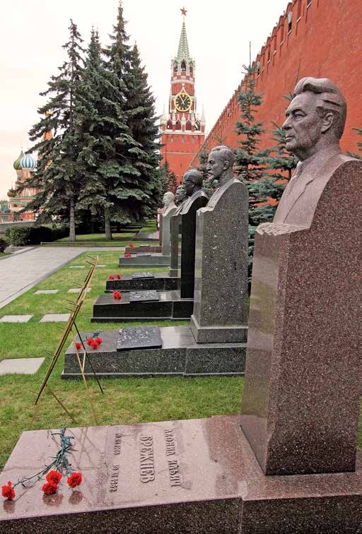 Иллюстрация к книге — Генеральный секретарь ЦК КПСС Леонид Ильич Брежнев [i_036.jpg]