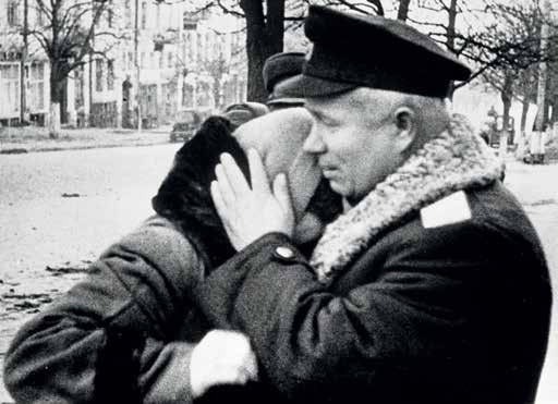 Иллюстрация к книге — Первый секретарь ЦК КПСС Никита Сергеевич Хрущёв [i_014.jpg]