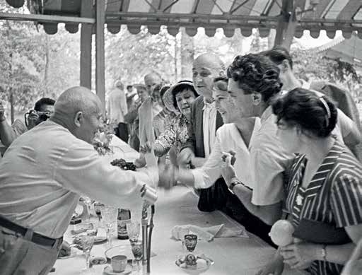 Иллюстрация к книге — Первый секретарь ЦК КПСС Никита Сергеевич Хрущёв [i_034.jpg]