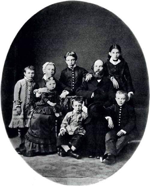 Иллюстрация к книге — Председатель Совета народных комиссаров Владимир Ильич Ленин [i_003.jpg]