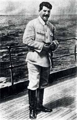 Иллюстрация к книге — Генеральный секретарь ЦК ВКП(б) Иосиф Виссарионович Сталин [i_021.jpg]