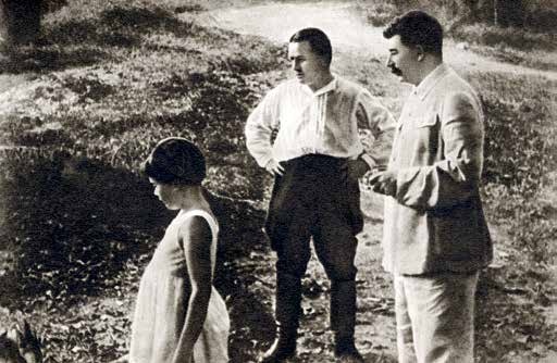 Иллюстрация к книге — Генеральный секретарь ЦК ВКП(б) Иосиф Виссарионович Сталин [i_026.jpg]