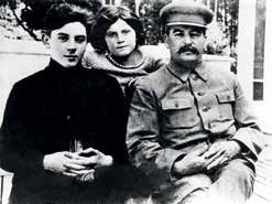 Иллюстрация к книге — Генеральный секретарь ЦК ВКП(б) Иосиф Виссарионович Сталин [i_027.jpg]