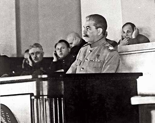 Иллюстрация к книге — Генеральный секретарь ЦК ВКП(б) Иосиф Виссарионович Сталин [i_046.jpg]