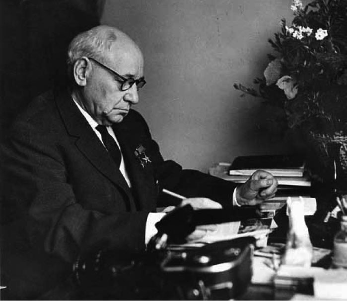 Иллюстрация к книге — Великие умы России. Том 8. Андрей Туполев [i_020.jpg]