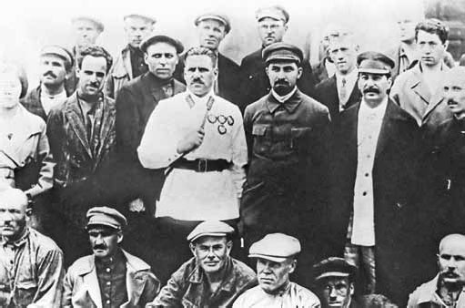 Иллюстрация к книге — Красные полководцы. Сергей Каменев, Семен Будённый, Михаил Фрунзе, Василий Чапаев, Василий Блюхер, Михаил Тухачевский [_35.jpg]