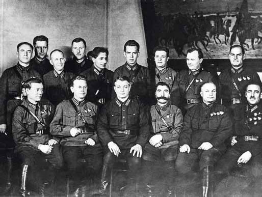 Иллюстрация к книге — Красные полководцы. Сергей Каменев, Семен Будённый, Михаил Фрунзе, Василий Чапаев, Василий Блюхер, Михаил Тухачевский [_42.jpg]