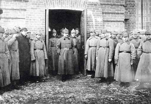 Иллюстрация к книге — Красные полководцы. Сергей Каменев, Семен Будённый, Михаил Фрунзе, Василий Чапаев, Василий Блюхер, Михаил Тухачевский [_8.jpg]