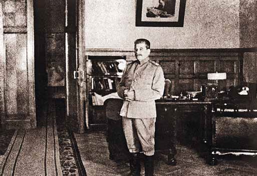 Иллюстрация к книге — Полководцы Великой Отечественной. Книга 1. Иосиф Сталин, Сидор Ковпак, Иван Панфилов, Федор Толбухин, Александр Василевский [_19.jpg]