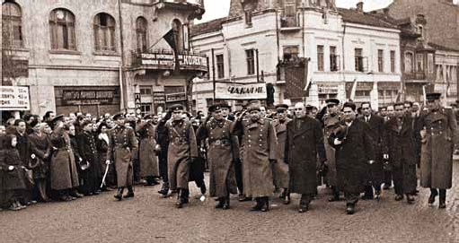 Иллюстрация к книге — Полководцы Великой Отечественной. Книга 1. Иосиф Сталин, Сидор Ковпак, Иван Панфилов, Федор Толбухин, Александр Василевский [_38.jpg]