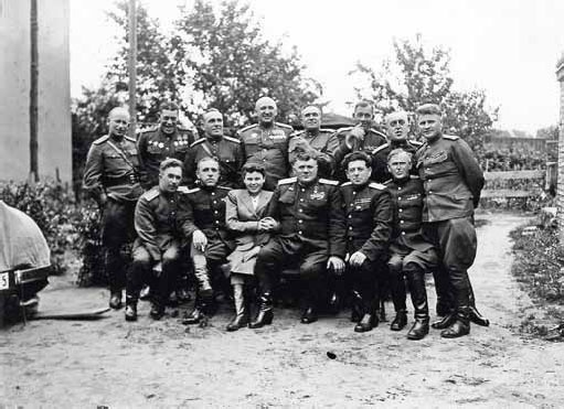 Иллюстрация к книге — Полководцы Великой Отечественной. Книга 3. Борис Шапошников, Василий Чуйков, Михаил Катуков, Николай Ватутин, Николай Кузнецов, Иван Черняховский [_14.jpg]