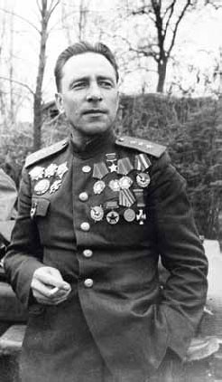 Иллюстрация к книге — Полководцы Великой Отечественной. Книга 3. Борис Шапошников, Василий Чуйков, Михаил Катуков, Николай Ватутин, Николай Кузнецов, Иван Черняховский [_17.jpg]