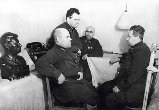 Иллюстрация к книге — Полководцы Великой Отечественной. Книга 3. Борис Шапошников, Василий Чуйков, Михаил Катуков, Николай Ватутин, Николай Кузнецов, Иван Черняховский [_6.jpg]