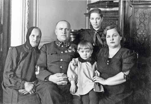 Иллюстрация к книге — Полководцы Великой Отечественной. Книга 4. Георгий Жуков [_19.jpg]