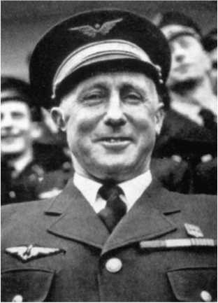 Иллюстрация к книге — Подлинная история авиаполка «Нормандия – Неман» [i_012.jpg]