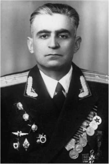 Иллюстрация к книге — Подлинная история авиаполка «Нормандия – Неман» [i_033.jpg]