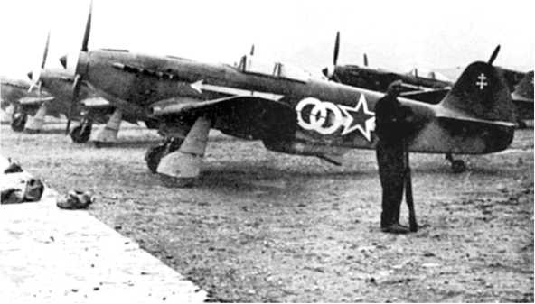 Иллюстрация к книге — Подлинная история авиаполка «Нормандия – Неман» [i_061.jpg]