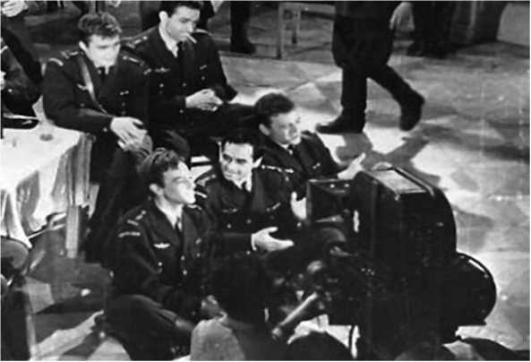 Иллюстрация к книге — Подлинная история авиаполка «Нормандия – Неман» [i_068.jpg]