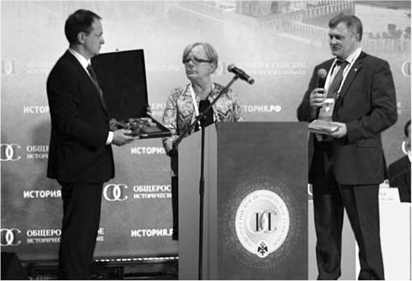 Иллюстрация к книге — Подлинная история авиаполка «Нормандия – Неман» [i_071.jpg]