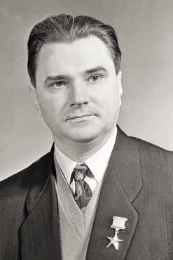 Иллюстрация к книге — Великие умы России. Том 13. Михаил Янгель [i_012.jpg]