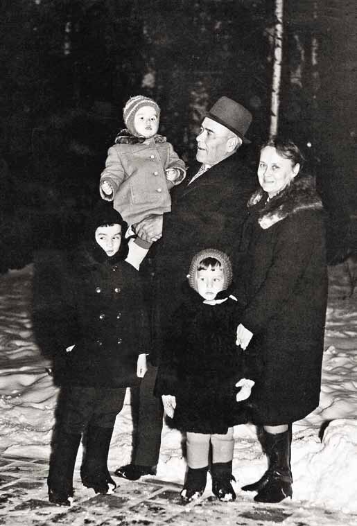 Иллюстрация к книге — Великие умы России. Том 13. Михаил Янгель [i_036.jpg]