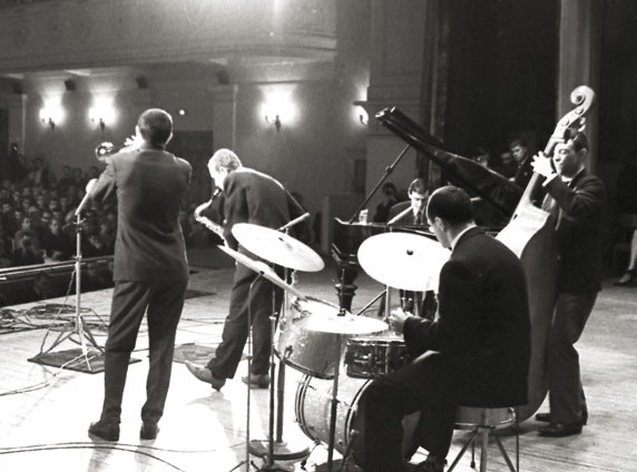 Иллюстрация к книге — Этот мой джаз [i_121.jpg]