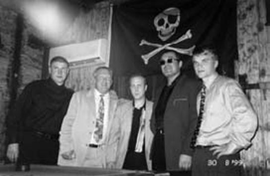 Иллюстрация к книге — Путь русского гангстера. Легенды лихих 90-х [_250.jpg]