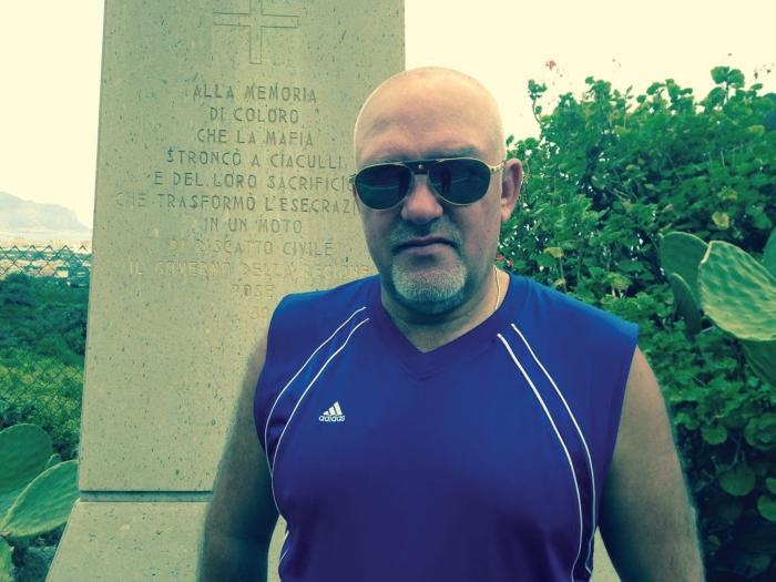 Иллюстрация к книге — Путь русского гангстера. Легенды лихих 90-х [_360.jpg]