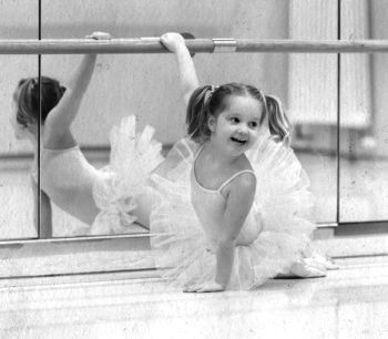 Иллюстрация к книге — Девочка. Девушка. Женщина [i_079.jpg]