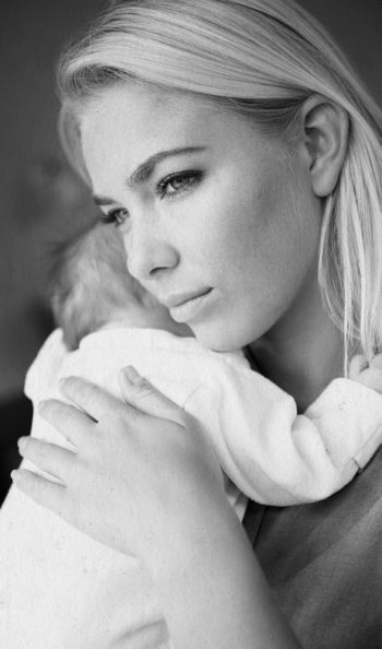 Иллюстрация к книге — Девочка. Девушка. Женщина [i_439.jpg]