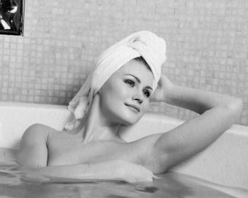 Иллюстрация к книге — Девочка. Девушка. Женщина [i_489.jpg]